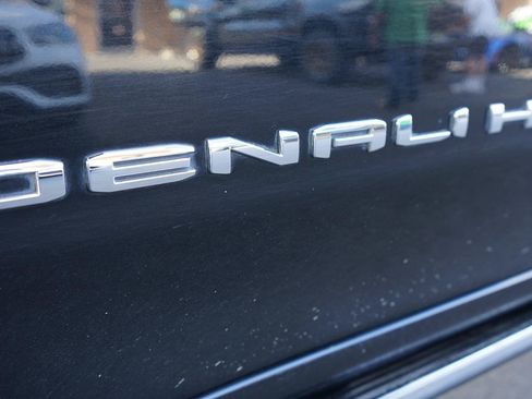 Used 2023 GMC Sierra 2500 Denali w/ Denali Black Diamond Edition AWD/4WD image 33