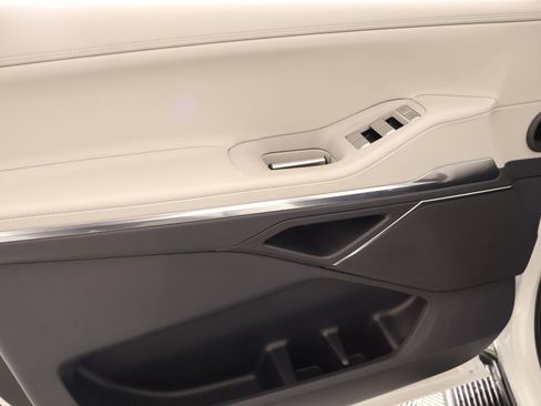New 2026 Lincoln Navigator Premiere AWD/4WD image 17