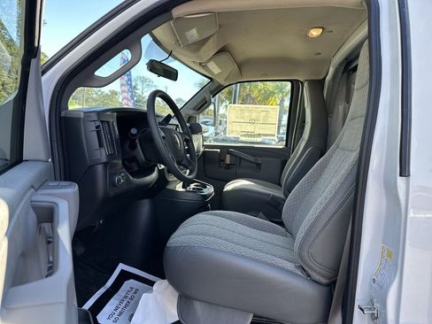 New 2025 Chevrolet Express 3500 Work Van w/ Power Convenience Package image 18