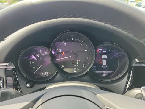 Certified 2025 Porsche Macan Base image 28