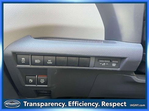 Used 2024 Toyota Sienna XLE image 23