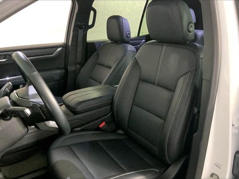 Used 2026 GMC Acadia Elevation w/ Elevation Premium Package FWD image 22