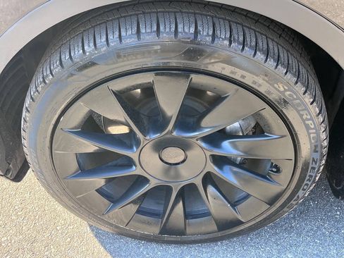 Used 2021 Tesla Model Y Long Range AWD/4WD image 14