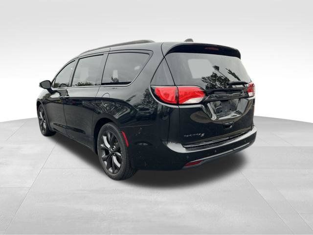 Used 2018 Chrysler Pacifica Touring-L Plus w/ S Appearance Package FWD image 5