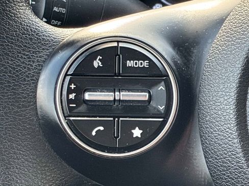Used 2025 Kia Soul LX w/ LX Technology Package FWD image 22