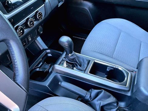 Used 2017 Toyota Tacoma SR5 w/ Tow Package image 17