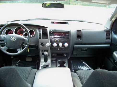 Used 2010 Toyota Tundra 4x4 Double Cab image 16
