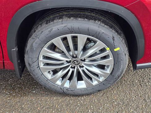 New 2026 Toyota Highlander Platinum image 10