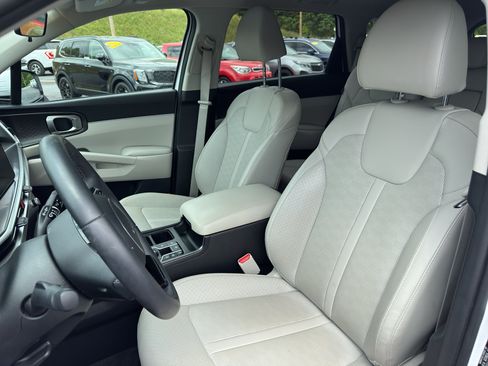 Used 2024 Kia Sorento S w/ Panoramic Sunroof Package AWD/4WD image 9