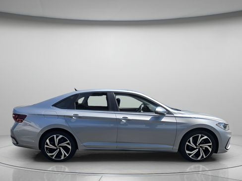 Used 2025 Volkswagen Jetta SEL FWD image 6