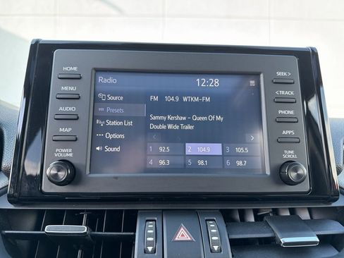 Used 2019 Toyota RAV4 XLE Premium image 11