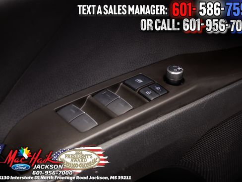 Used 2022 Toyota Camry XSE FWD image 11