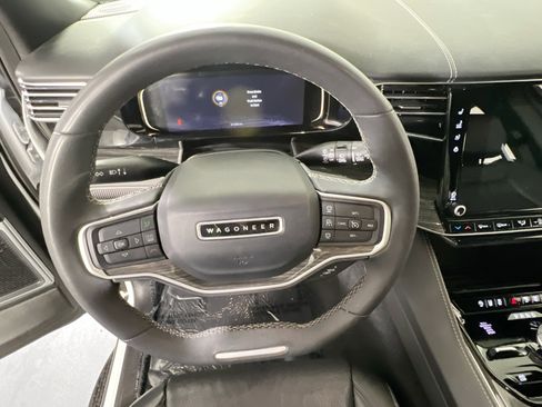 Used 2022 Jeep Wagoneer Series III w/ Rear Seat Video Group 1 image 11