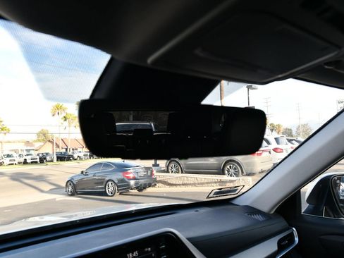 Used 2022 Toyota Highlander XLE FWD image 19