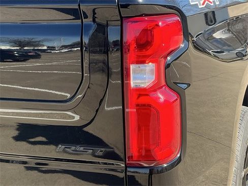 Used 2022 Chevrolet Silverado 1500 RST w/ Redline Edition image 7