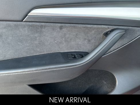 Used 2022 Tesla Model Y Performance image 12