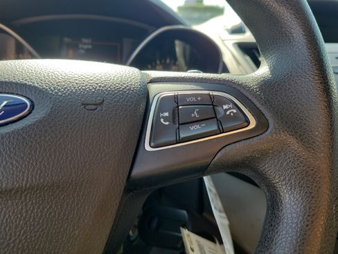 Used 2017 Ford Escape SE image 12