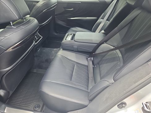 Used 2024 Lexus LS 500 AWD w/ Interior Upgrade Package image 31