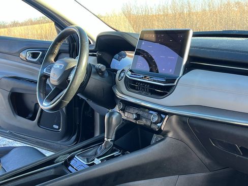 Used 2022 Jeep Compass Limited w/ Sun and Sound Group image 28