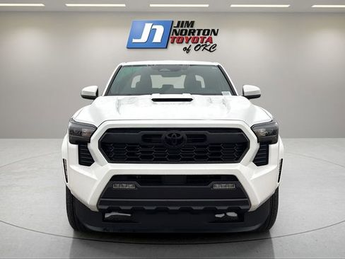 Used 2024 Toyota Tacoma TRD Sport AWD/4WD image 2