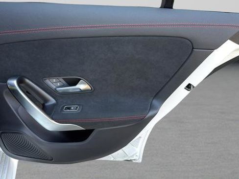 Used 2022 Mercedes-Benz CLA 250 image 25