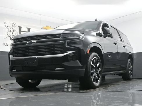 Used 2022 Chevrolet Suburban RST w/ Luxury Package AWD/4WD image 4