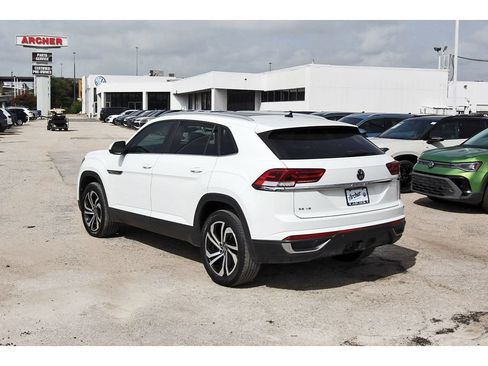 Used 2022 Volkswagen Atlas Cross Sport SE FWD image 5
