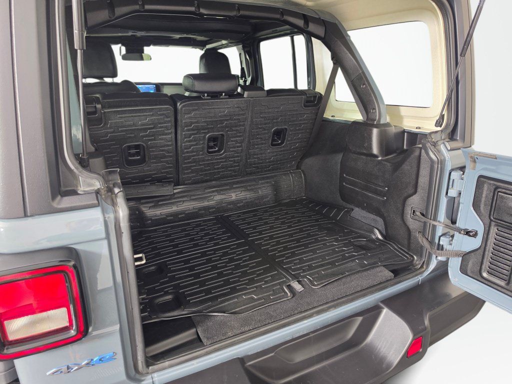 Used 2024 Jeep Wrangler Unlimited AWD/4WD image 35