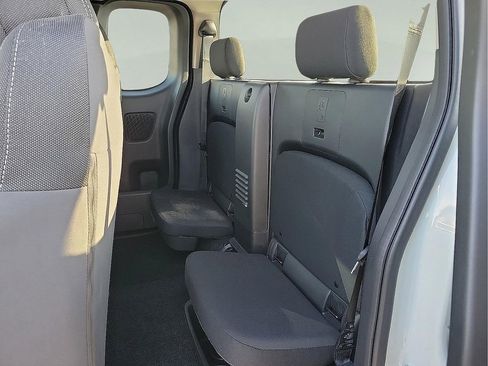 Used 2025 Nissan Frontier SV RWD image 9