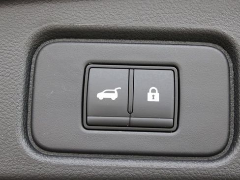 Used 2024 Nissan Pathfinder Platinum FWD image 33