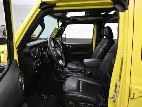 Used 2023 Jeep Wrangler Unlimited Sahara image 12