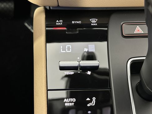 Certified 2025 Porsche Macan image 21