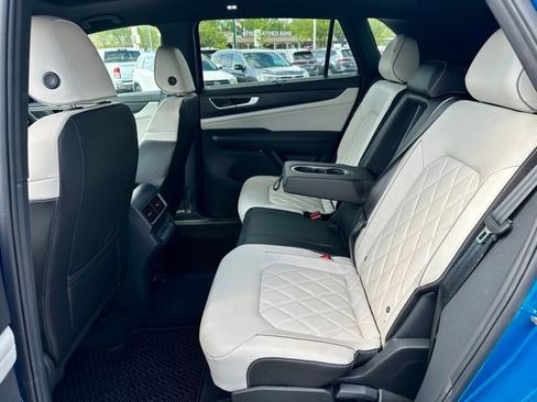 Certified 2024 Volkswagen Atlas Cross Sport SEL Premium R-Line image 18