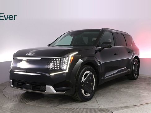 Used 2024 Kia EV9 Land AWD/4WD image 2