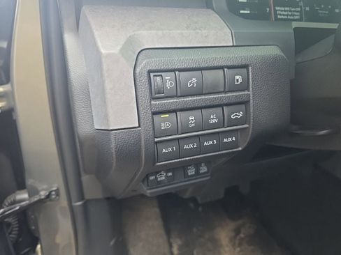 Used 2025 Toyota Tacoma Trailhunter image 16