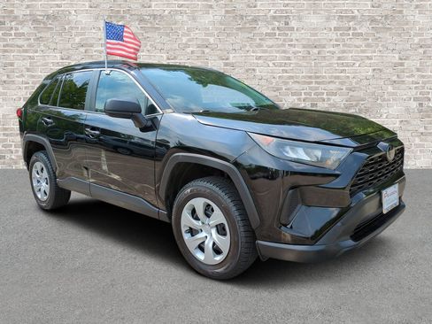 Used 2020 Toyota RAV4 LE AWD/4WD image 1