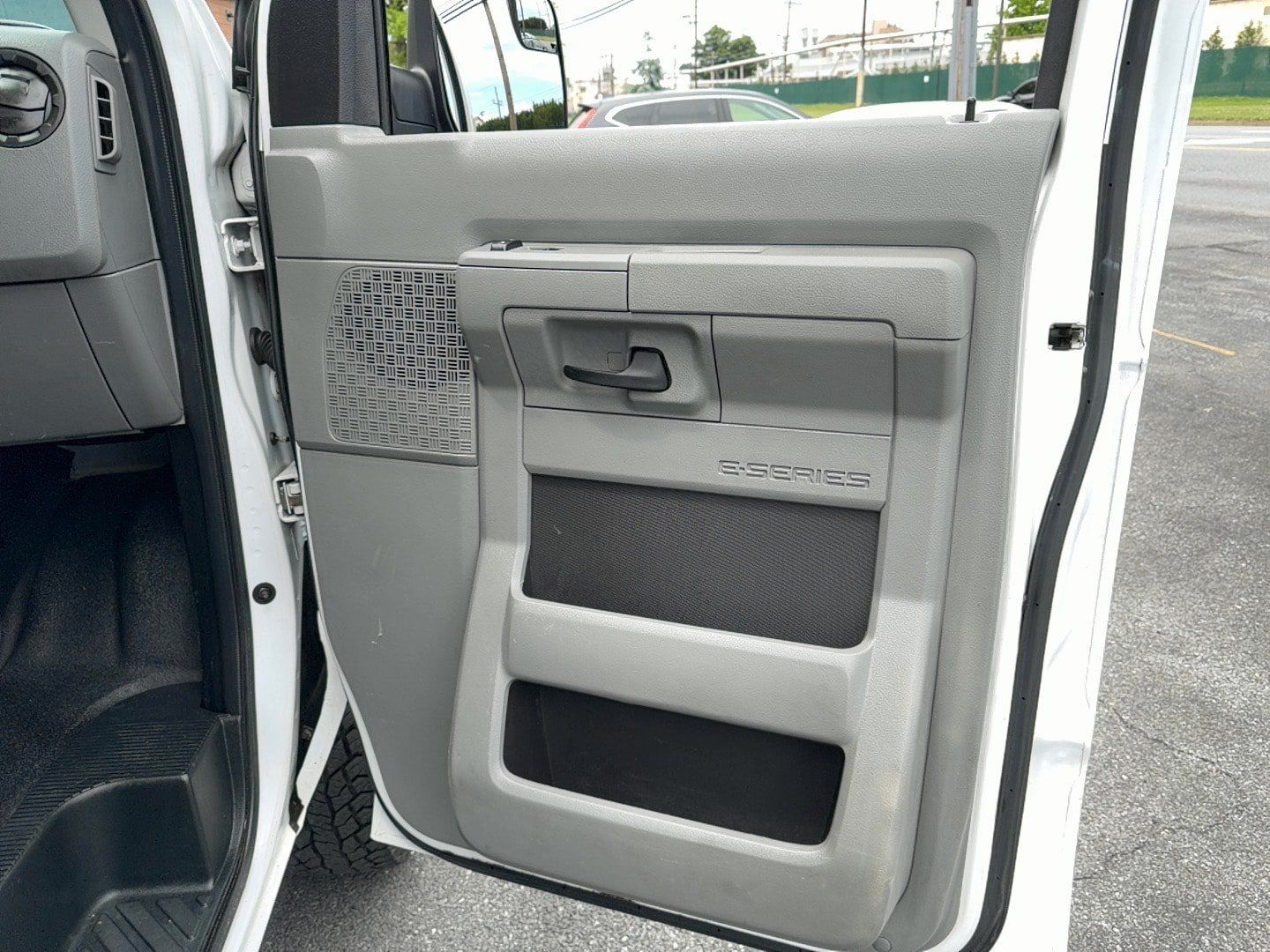 Used 2014 Ford E-350 and Econoline 350 Extended Super Duty w/ Power Group RWD image 14