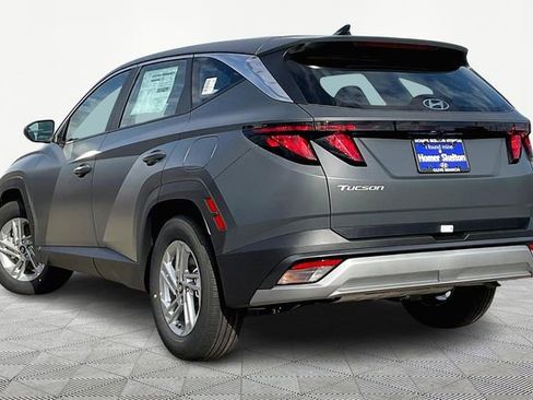 Used 2025 Hyundai Tucson SE image 3