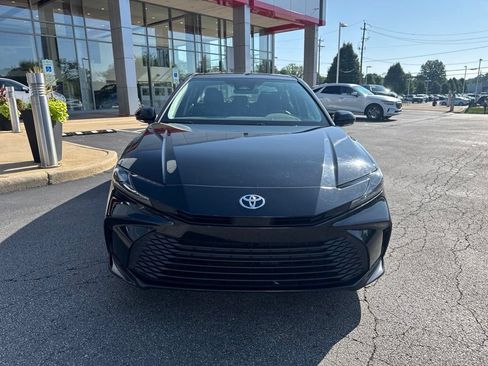Used 2025 Toyota Camry LE FWD image 11