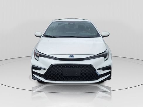Used 2024 Toyota Corolla SE w/ SE Package FWD image 2