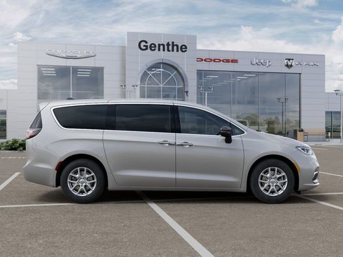 New 2026 Chrysler Pacifica Select FWD image 21