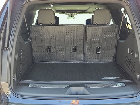 New 2026 Chevrolet Suburban Premier image 9