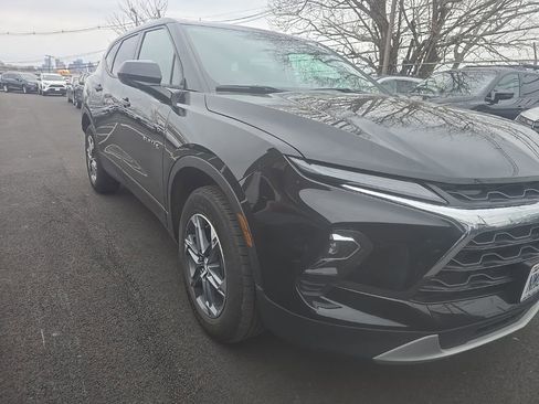 Used 2025 Chevrolet Blazer LT AWD/4WD image 3