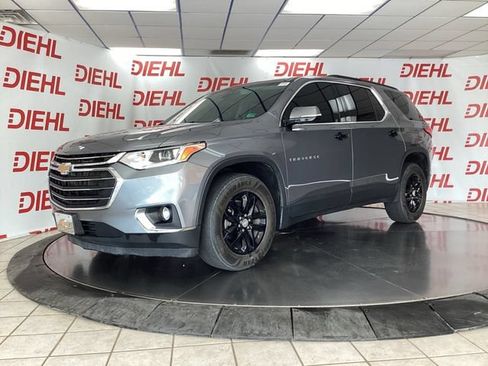 Used 2020 Chevrolet Traverse LT w/ Driver Confidence II Package AWD/4WD image 3