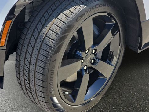 New 2026 Land Rover Defender 110 X-Dynamic SE image 33