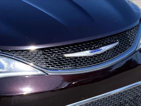 Used 2019 Chrysler Pacifica Limited FWD image 45