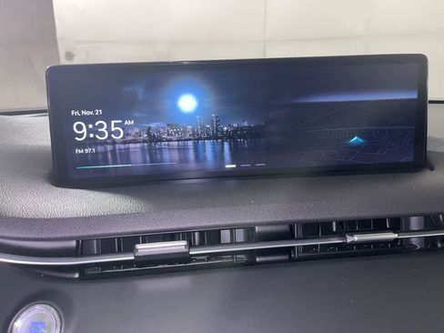 Used 2025 Genesis GV70 2.5T image 18