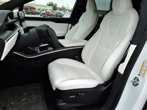 Used 2022 Tesla Model X Plaid image 6