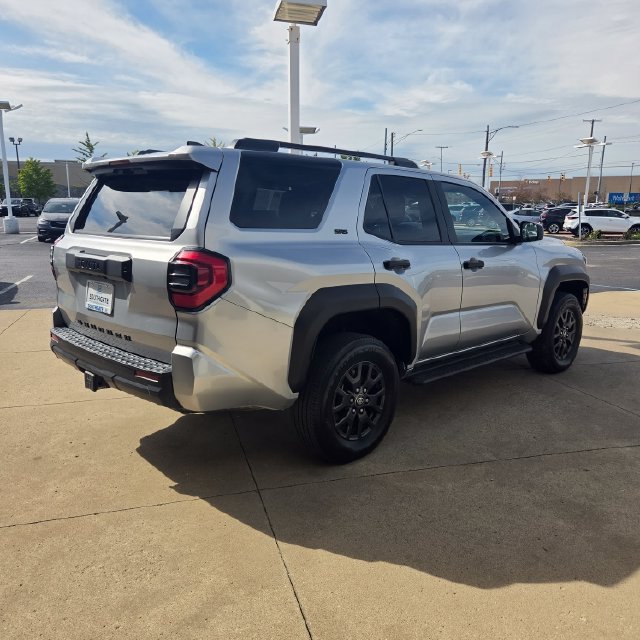 Used 2025 Toyota 4Runner SR5 AWD/4WD image 5
