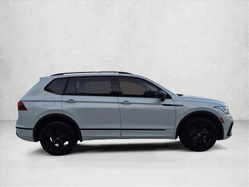 Used 2023 Volkswagen Tiguan SE R-Line FWD image 4